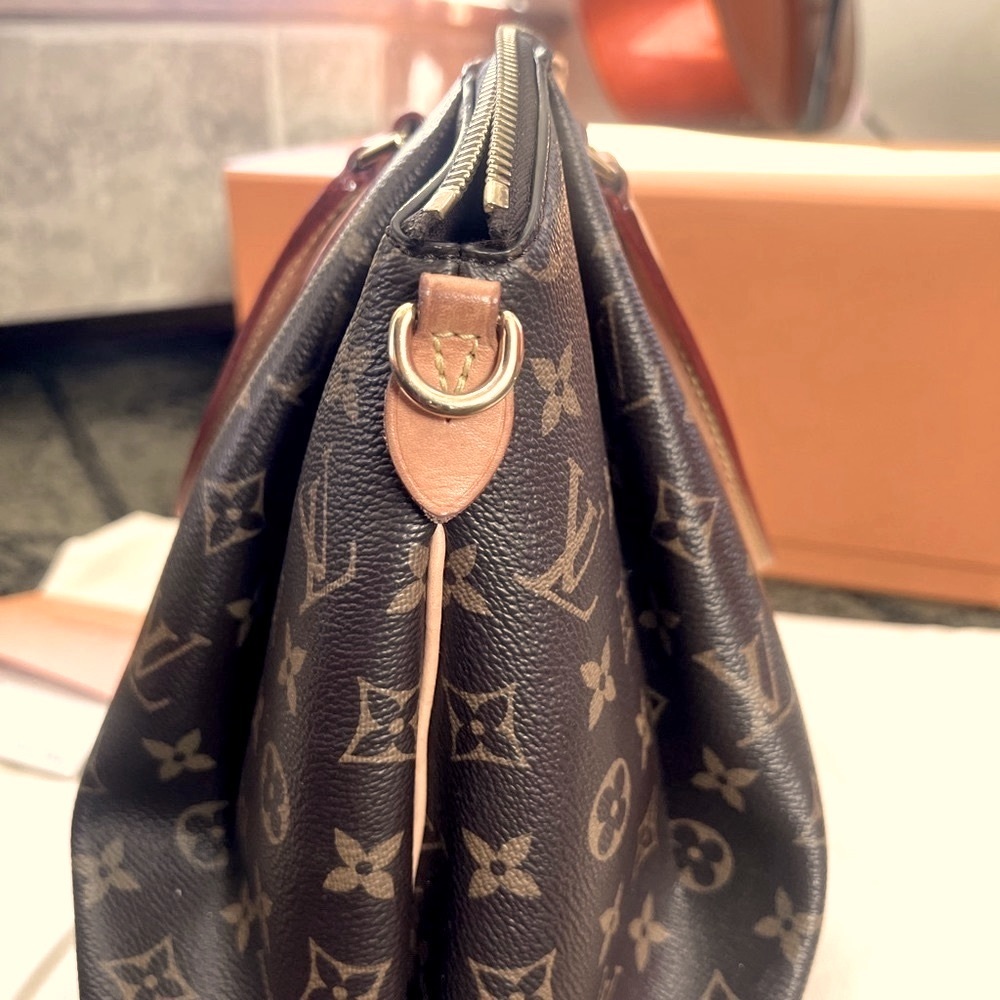 LOUIS VUITTON Monogram RIVOLI MM - Picture 7 of 14